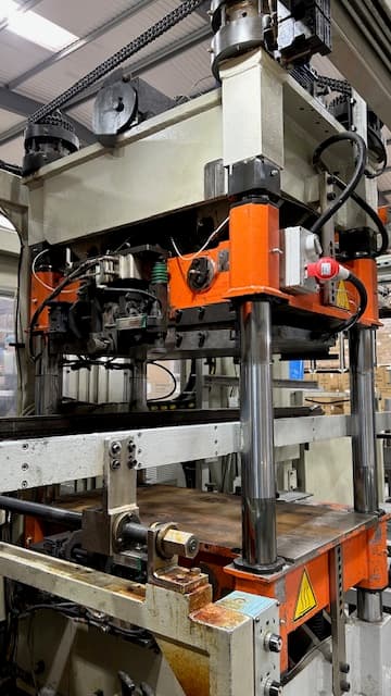 TFT FCS 780E machinery photograph